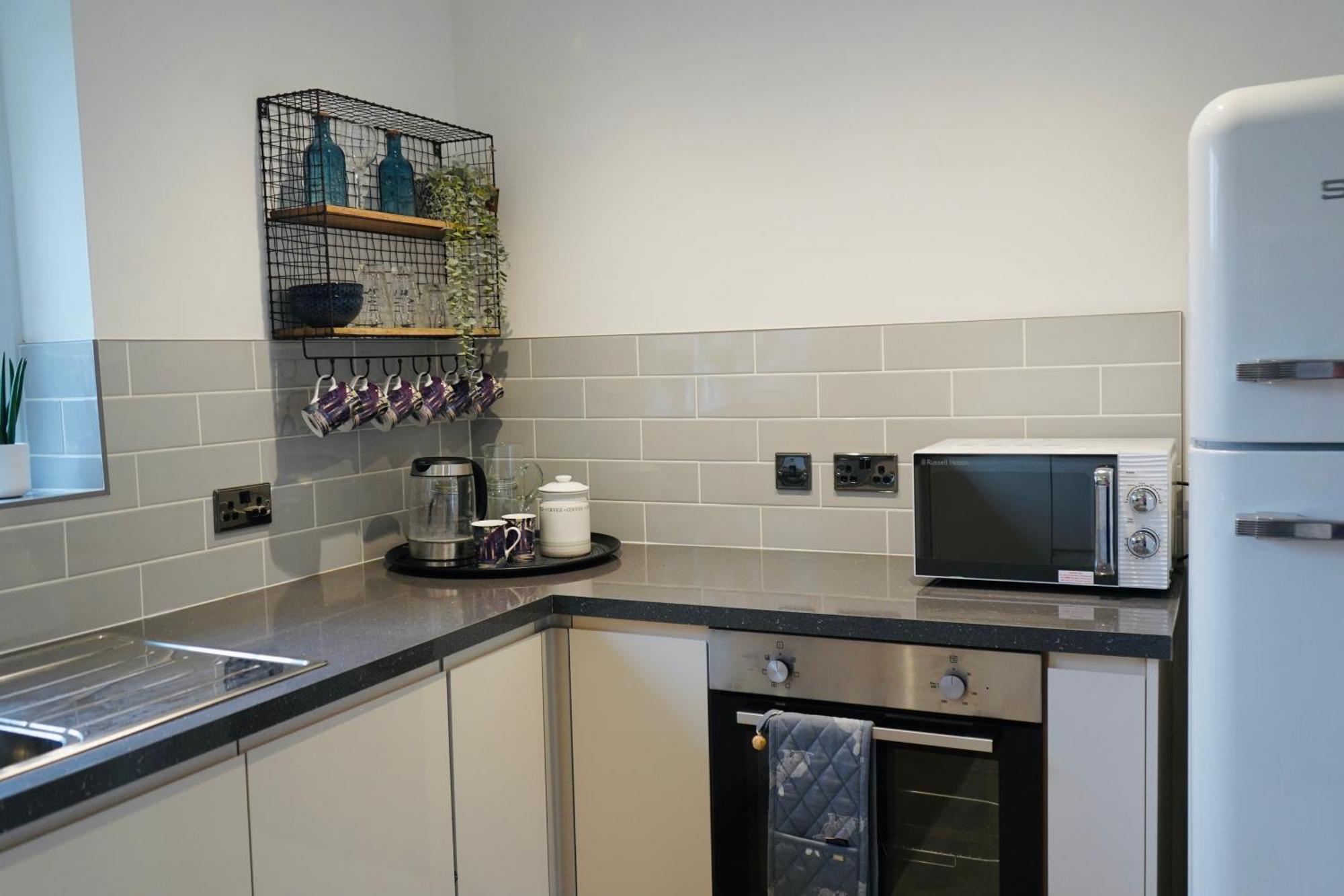 Apartment Comfortable And Cosy House With Off-road Parking *